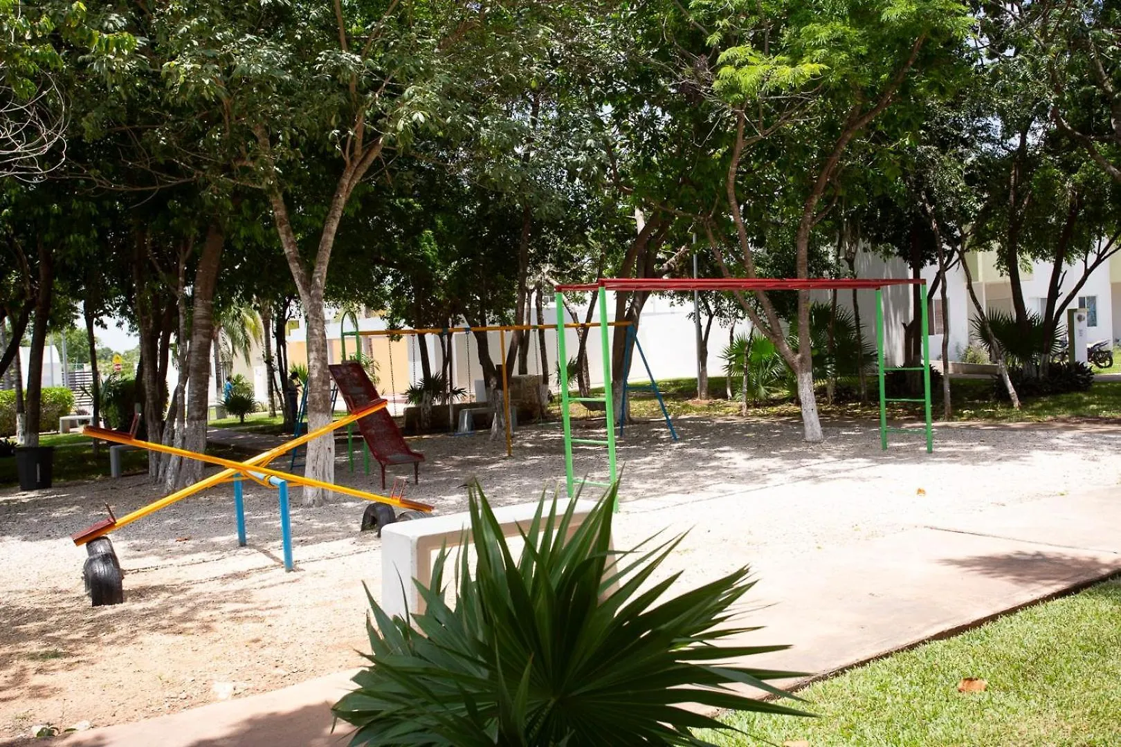 Relaxing Cancun Getaway Pools Soccer & Bbq Area
